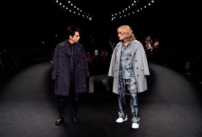00-HOLDING-valentino-zoolander-inspired