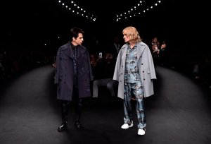 00-HOLDING-valentino-zoolander-inspired