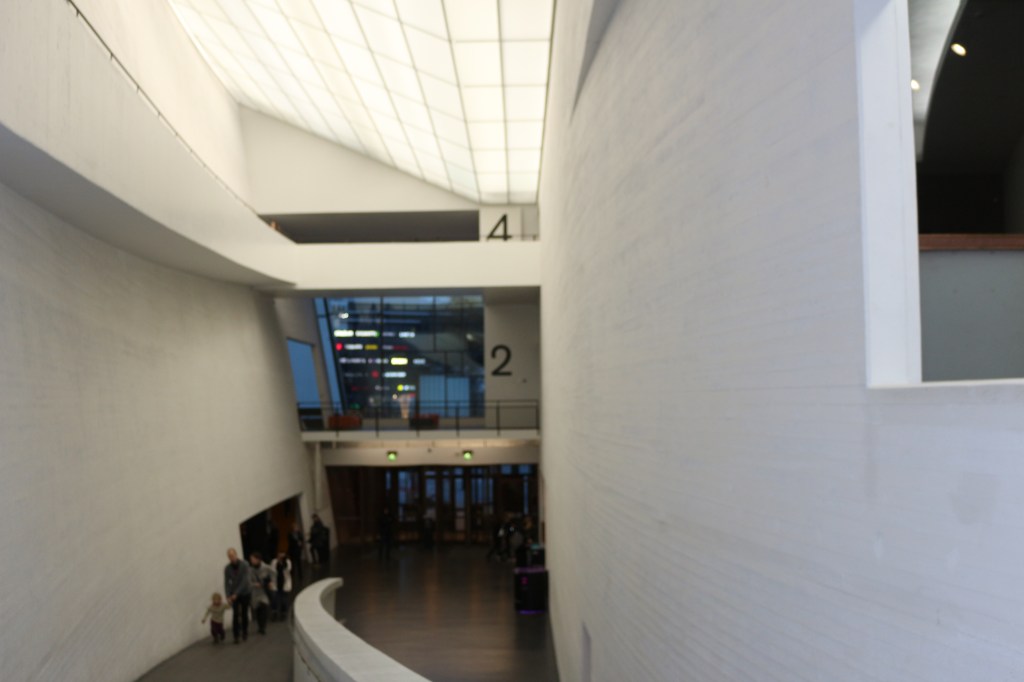 KULTTUURI. MUSEOT&NÄYTTELYT 4.- 5. 1.2017. TAIDE/ART….KIASMA -NYKYTAITEEN MUSEO, Helsinki. NÄYTTELYT&Opas, Myymälä& Kahvila Suosikki. 2. Krs MEERI KOUTANIEMI&ARMAN ALIZID VALOKUVA Näyttely 27.10.2016 – 26.2.2017. 1/3. Elämäntapablogi HXS. HXSTYLE.net HEINIS Suosikki&Valokuvia