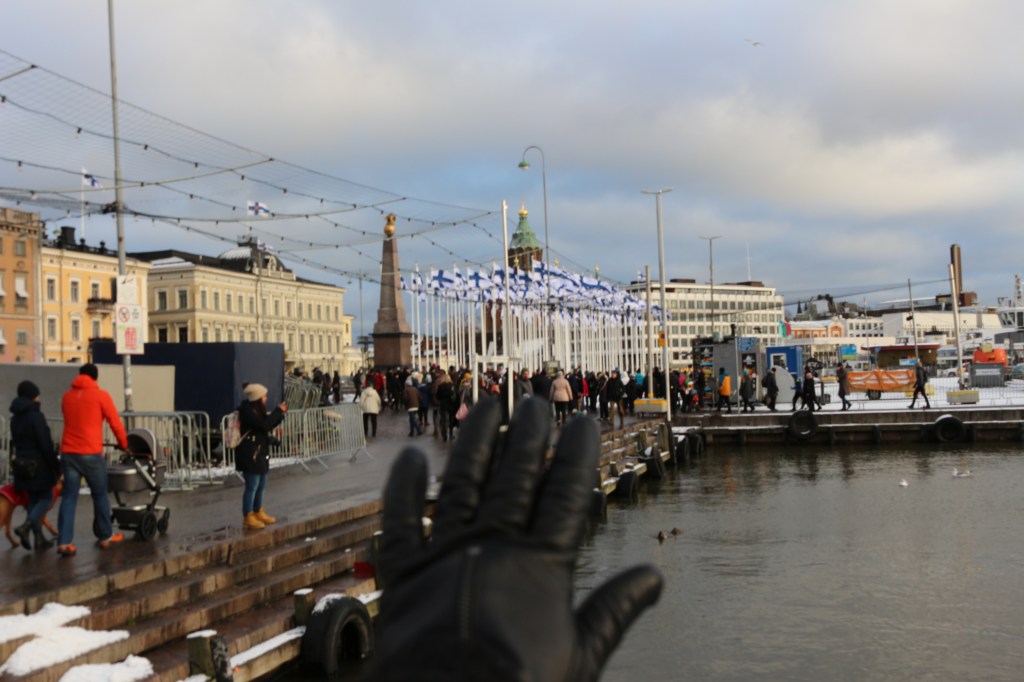 MATKAILU&KULTTUURI. HELSINKI KAUPUNGILLA&KESKUSTA 2/2 Valokuvia&Tunnelmia…6.12.2017 SUOMI100, JOULU AIKAAN; Kauppatori, Presidentinlinna, Esplanadi&Kappeli 19.12.2017 Suosikit HXSTYLE.net&nbsp;HEINIS