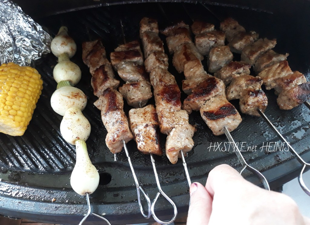 RUOKA&GRILLAUS. LIHA. ULKOFILE, Porsaanliha&Suomi. KESÄ 2018, JUHANNUS MENU 2/2… LIHAVARTAAT, Marinadi ja Kasvisvartaat, Herkkusieni-Pekonivartaat, Lisukkeet, Maissi& Perunat, SALAATTI, JUOMAT &JÄLKIRUOKA…Grillaus video. Omat RESEPTIT. 23.6.2018. Suosittu yli 40 krt. Suosikit&Elämäntapablogi HXSTYLE.net HEINIS… IHANAA Juhannusta&nbsp;Kaikille