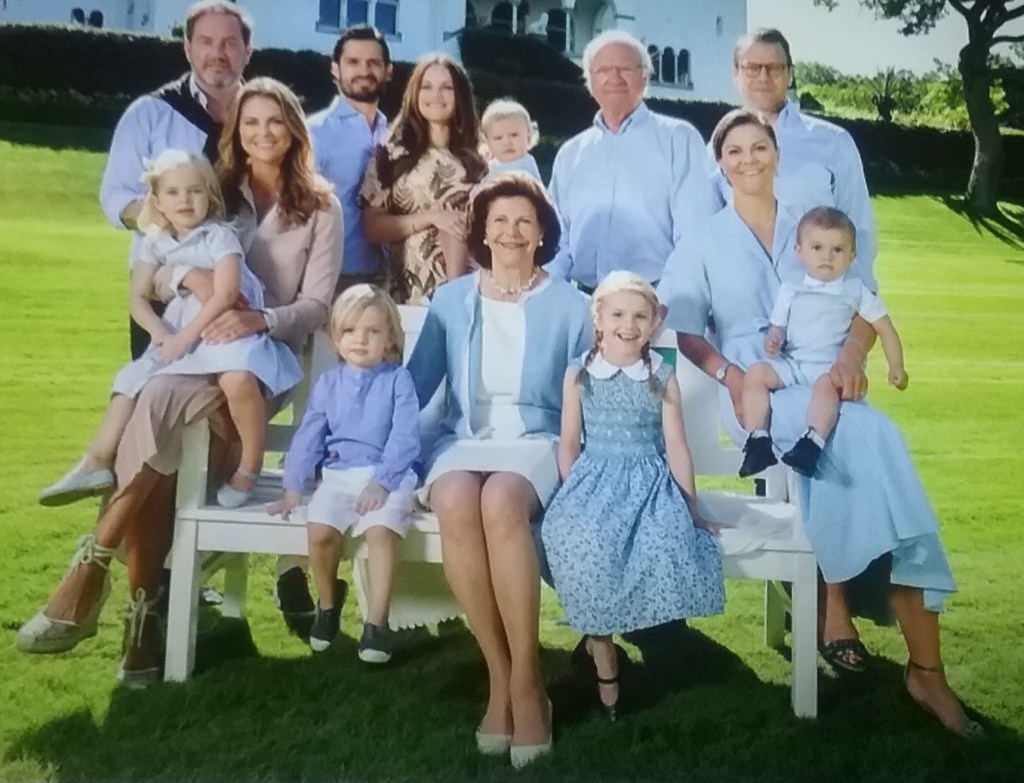 KULTTUURI. HISTORIA. KUNINKAALISET PERHEET. Royal Family Of Sweden 2016 – 2019, HOVI. Kuningas Kaarle XVI.  …KUNINGATAR SILVIA 75. Syntymäpäivä (23.12.2018) TV Yle Haastattelu.  Tapahtumat, Pohjoismaiden Kuninkaaliset, Videot, Kuvat…. 21.1.2019 Suosikki, Elämäntapablogi HXS. HXSTYLE.net&nbsp;HEINIS