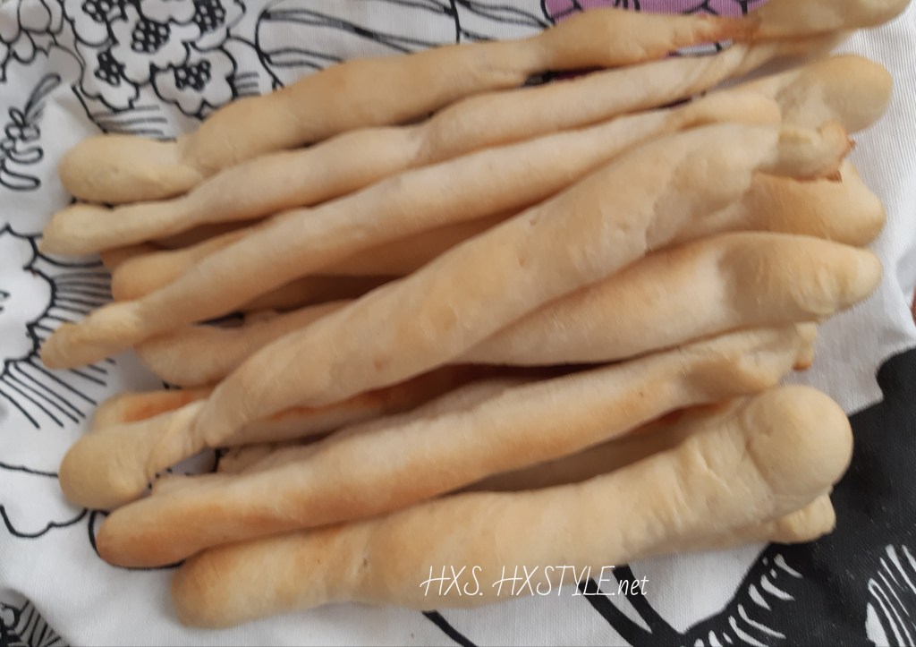 KOTI&RUOKA. LEIVONTA, Leipominen LEIPÄ, SUOLAPALA…PÄÄSIÄINEN, ALKURUOKA, Lisuke. 2/2 LEIPÄTIKUT, Valkosipuligrinssit. Oma RESEPTI….. VALIO Vinkki.  Suosittu, Viikonloppu yli 36 krt/pv. Elämäntapa&Suosikit 5.4.2019 HXS.&nbsp;HXSTYLE.net