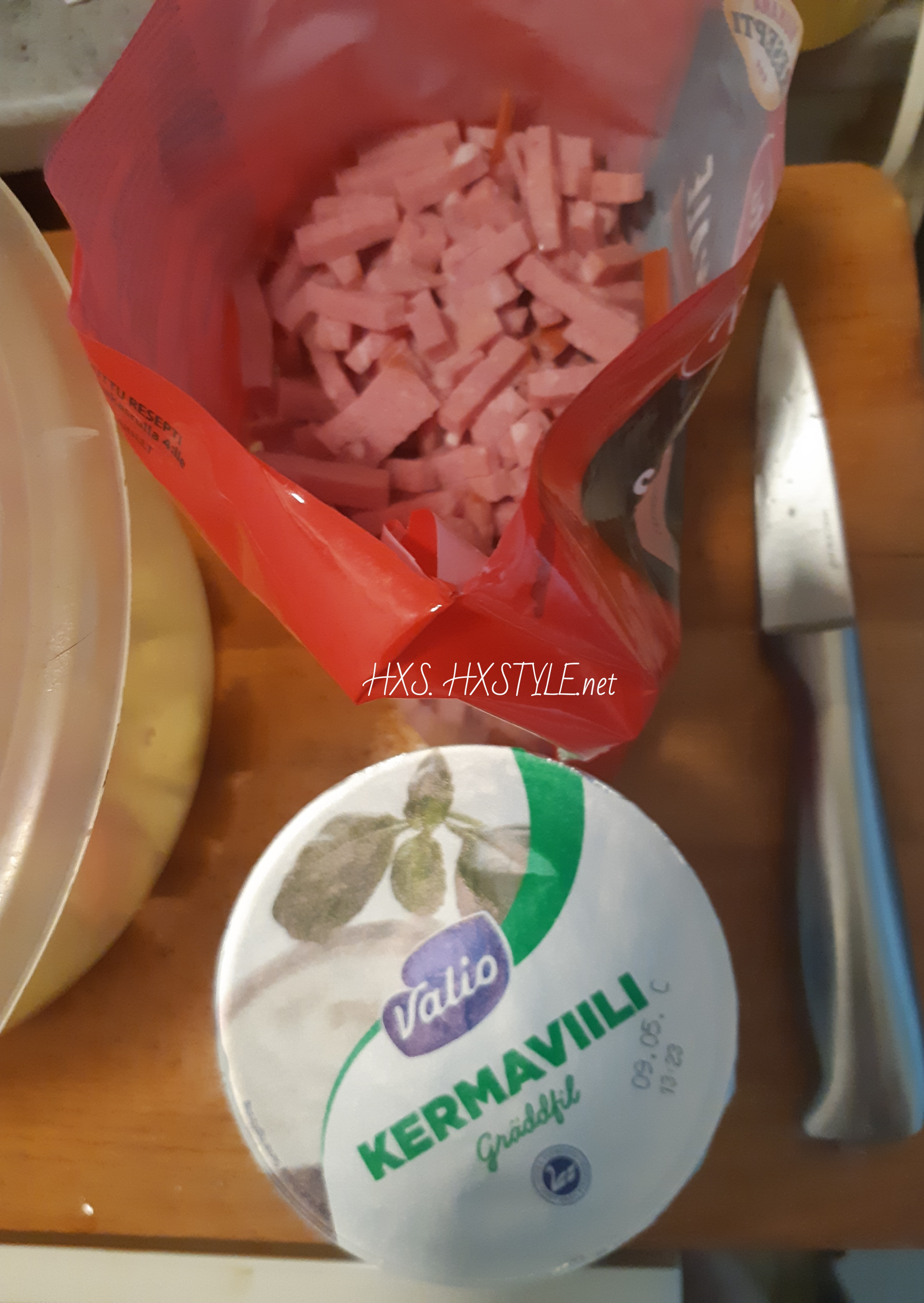 1556776774124