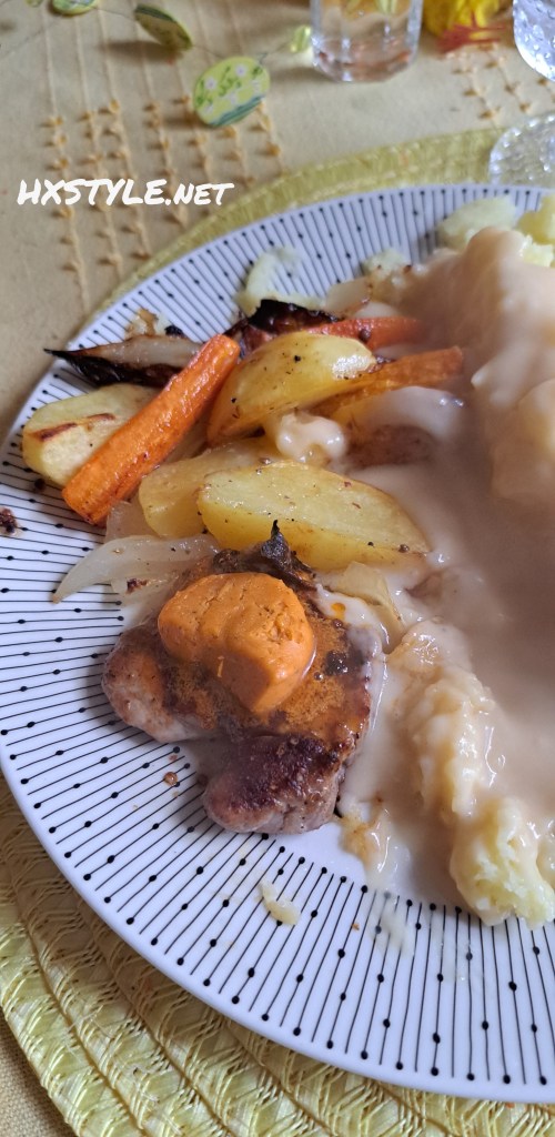 RUOKA&MENU PÄÄSIÄINEN 2. Vaihtoehto&Valinta…1. PÄÄSIÄSIPÄIVÄ. LIHAPIHVIT&Maustevoi, Perunamuussi, UuniKasvikset ja Kermakastike. Jälkiruoka: Suklaamousse, Kermavaahdolla, Koristeltu&MIGNON Pääsiäismuna. 2.Pääsiäispäivä 6.4. ja 7.4.2026. LIFESTYLEBLOG HXSTYLE.net Heini