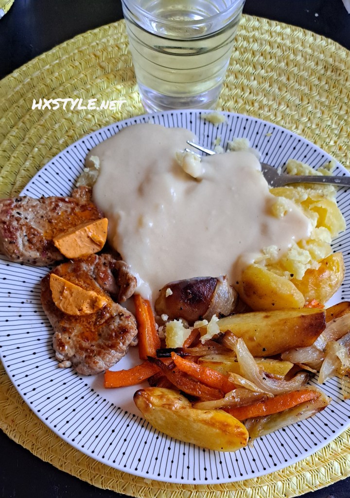 RUOKA&MENU PÄÄSIÄINEN 2. Vaihtoehto&Valinta…1. PÄÄSIÄSIPÄIVÄ. LIHAPIHVIT&Maustevoi, Perunamuussi, UuniKasvikset ja Kermakastike. Jälkiruoka: Suklaamousse, Kermavaahdolla, Koristeltu&MIGNON Pääsiäismuna. SUOSITTU        …52+67…37 Tykkäystä. 2.Pääsiäispäivä 6.4. ja 7.4.2026. LIFESTYLEBLOG HXSTYLE.net Heini