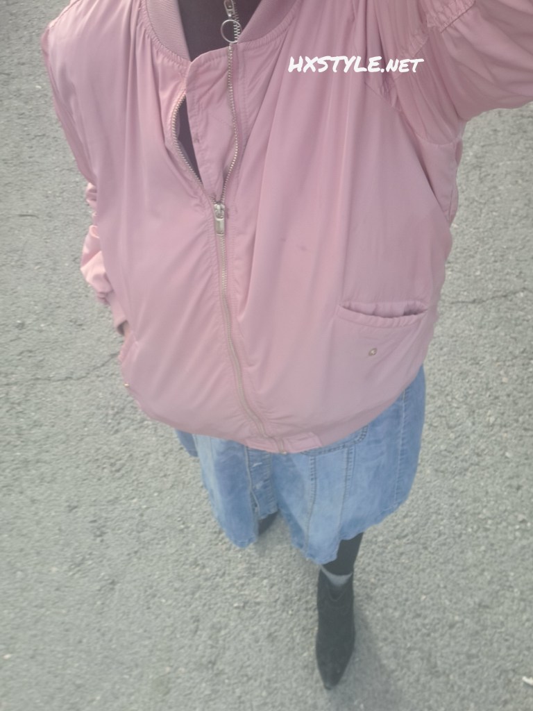 FASHIONBLOG HXSTYLE.net Heini. Lovely Warm Spring Day My FASHION LOOK: BOMBER/FLIGHT JACKET Pink, Halfpolo Shirt&Denim SKIRT. Shoes Day Choice, Lovely Boots. Not Weekend and Now here Good Weather. FAVOURITE Morning 55…76… Likes. 26. – 27.4.2026. VOGUE Daily…